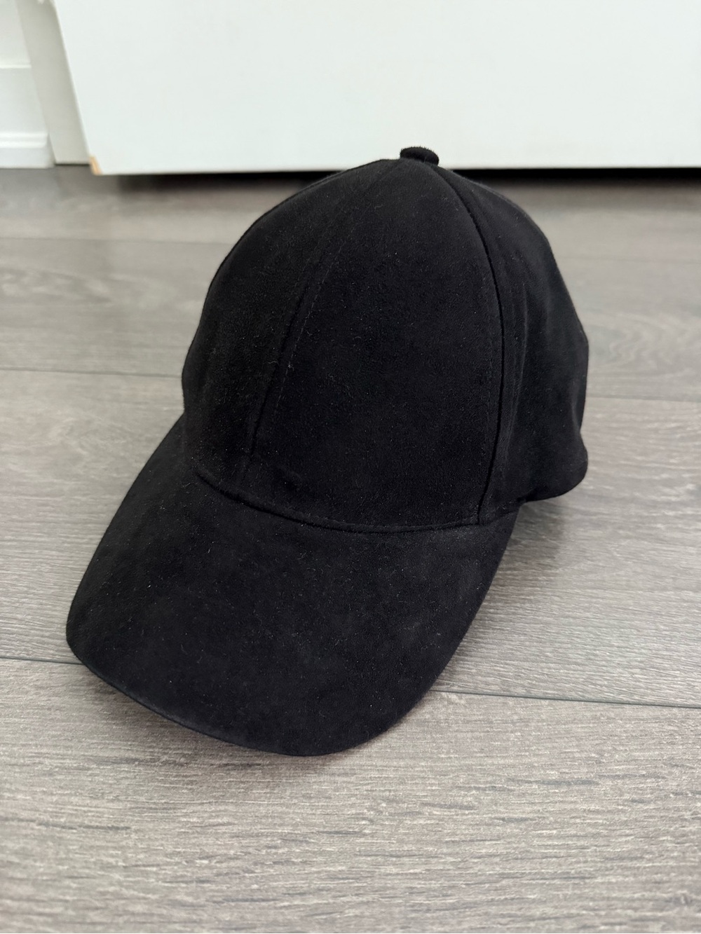 Black Aritzia Wilfred Suede-Look Baseball Cap hat summer tna Babaton